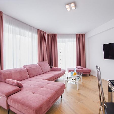 Pink Sahara Near City Center Oradea Exterior photo