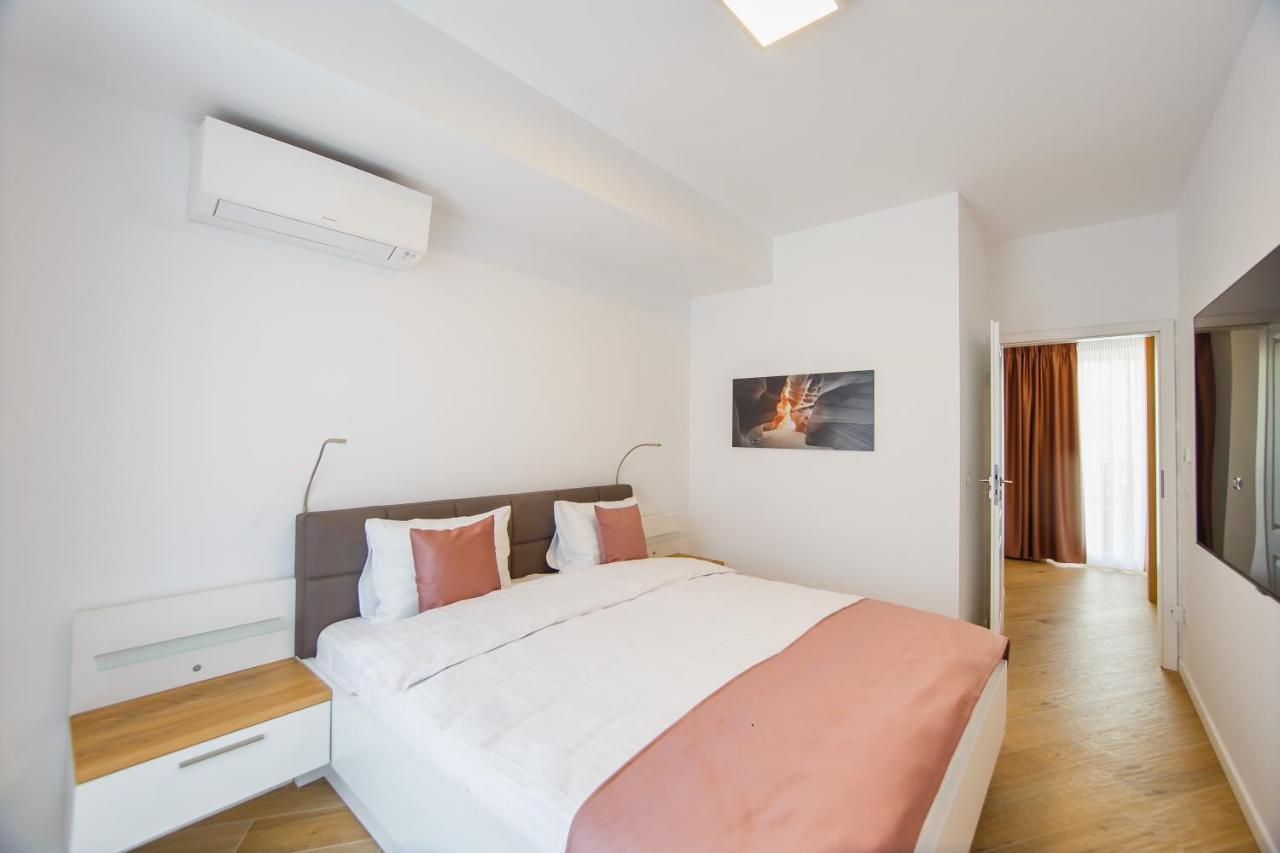 Pink Sahara Near City Center Oradea Exterior photo